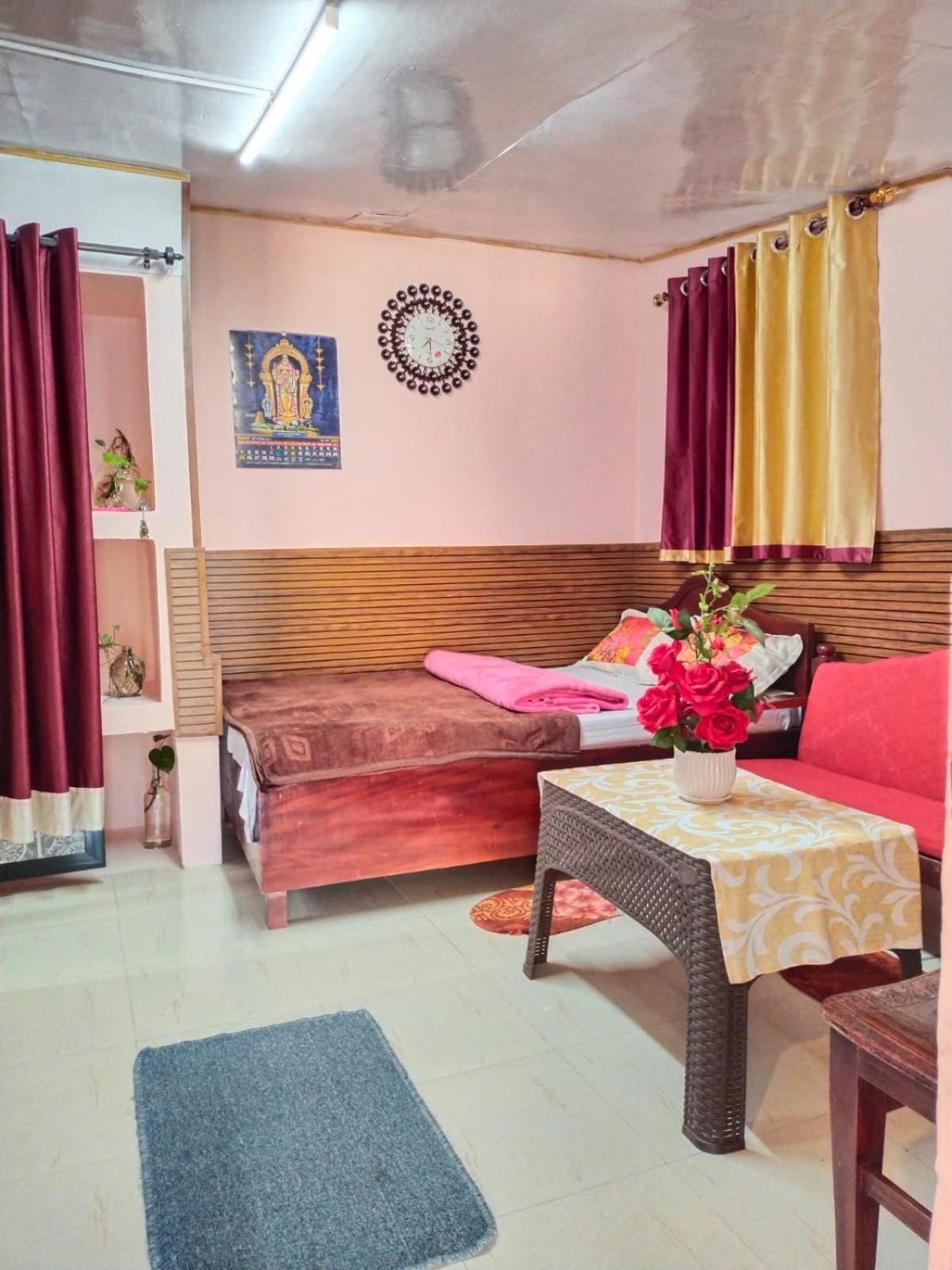 Aks Homestay Munnar